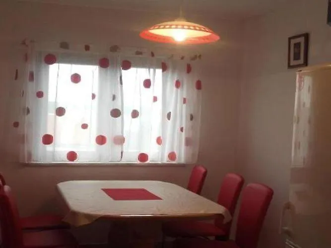 Апартаменты Smilje I Maslina - One Bedroom With Terrace 1 Горни-Карин